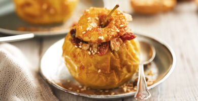 Manzanas asadas con canela y nueces en freidora de aire